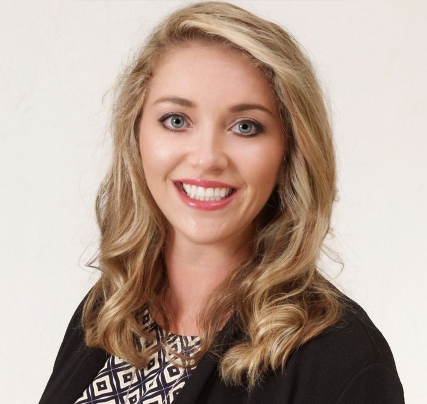 Julie Davis Headshot.